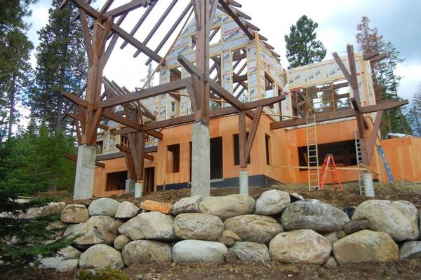 Sandpoint-Idaho-Canadian-Timberframes-Construction-Rear-Deck